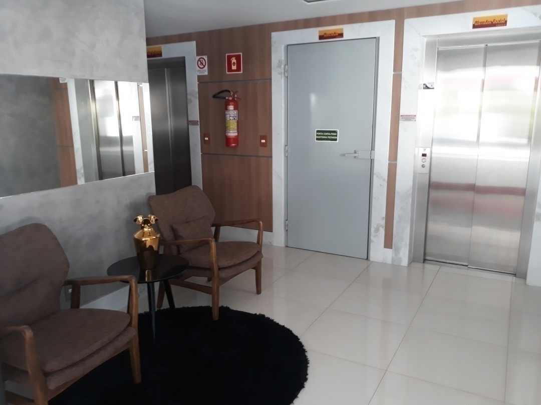 Apartamento à venda com 3 quartos, 80m² - Foto 2