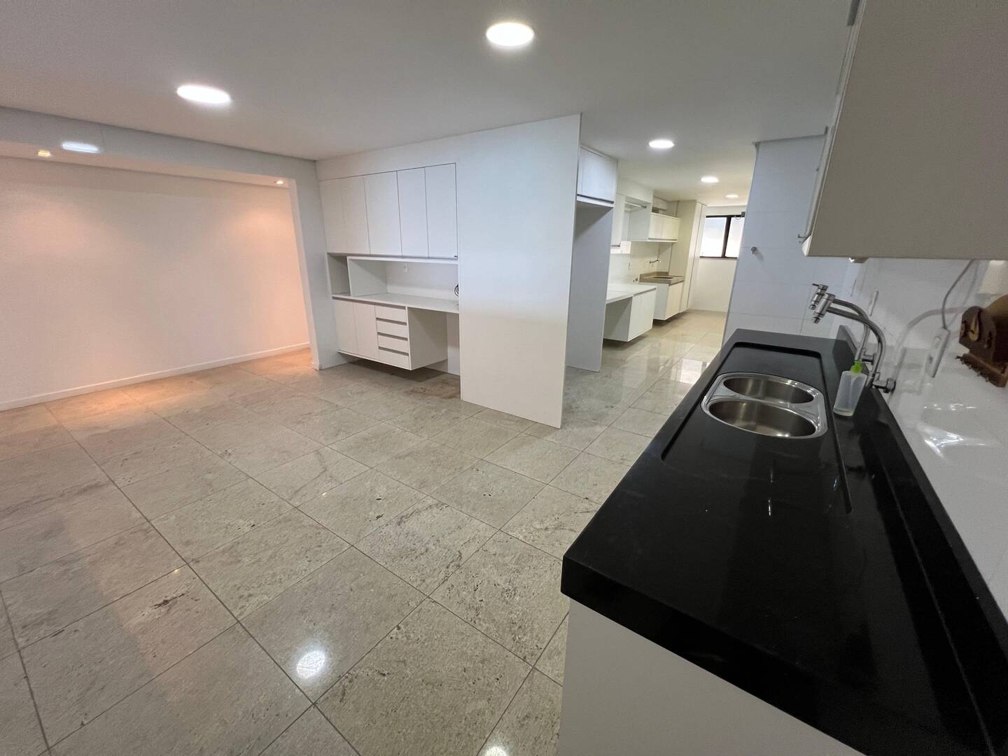 Apartamento para alugar com 4 quartos, 284m² - Foto 22