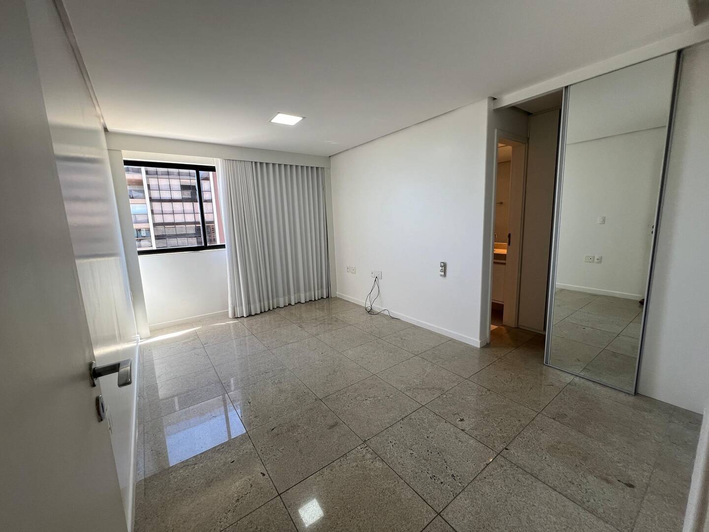 Apartamento para alugar com 4 quartos, 284m² - Foto 14