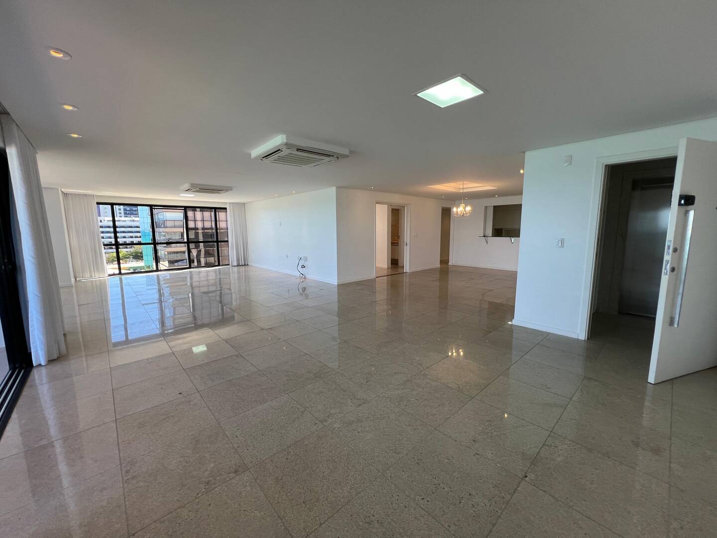 Apartamento para alugar com 4 quartos, 284m² - Foto 10