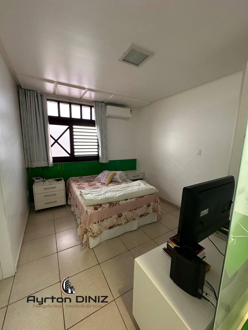 Casa à venda com 4 quartos, 350m² - Foto 10